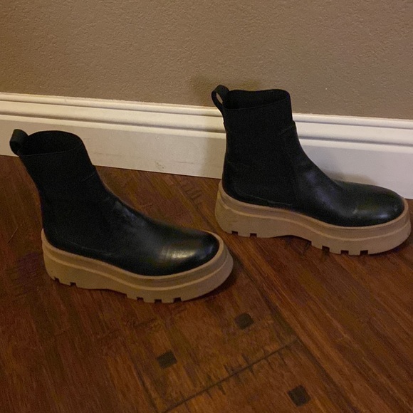 STEVE MADDEN SYLAR PLATFORM CHELSEA BOOT - Picture 6 of 7